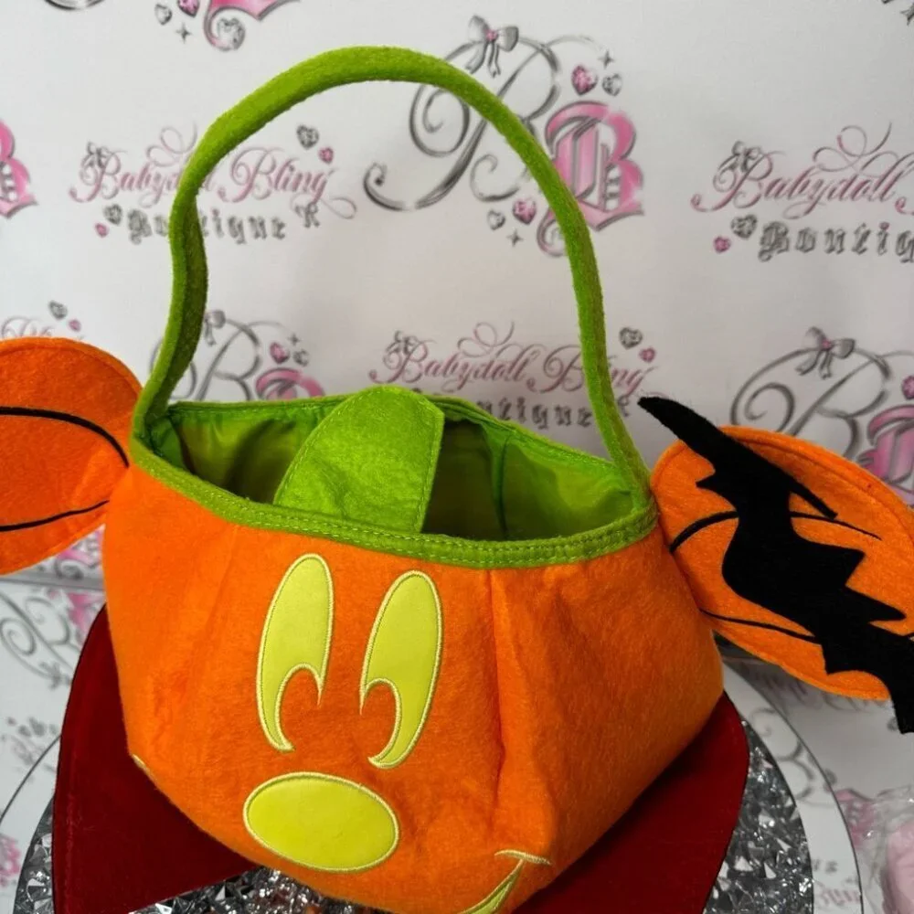 Disney bucket pumpkin Mickey Mouse vampire 🧛 cape bowl decor handle bag